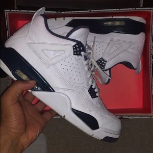 Air Jordan 4 Retro LS “Columbia”